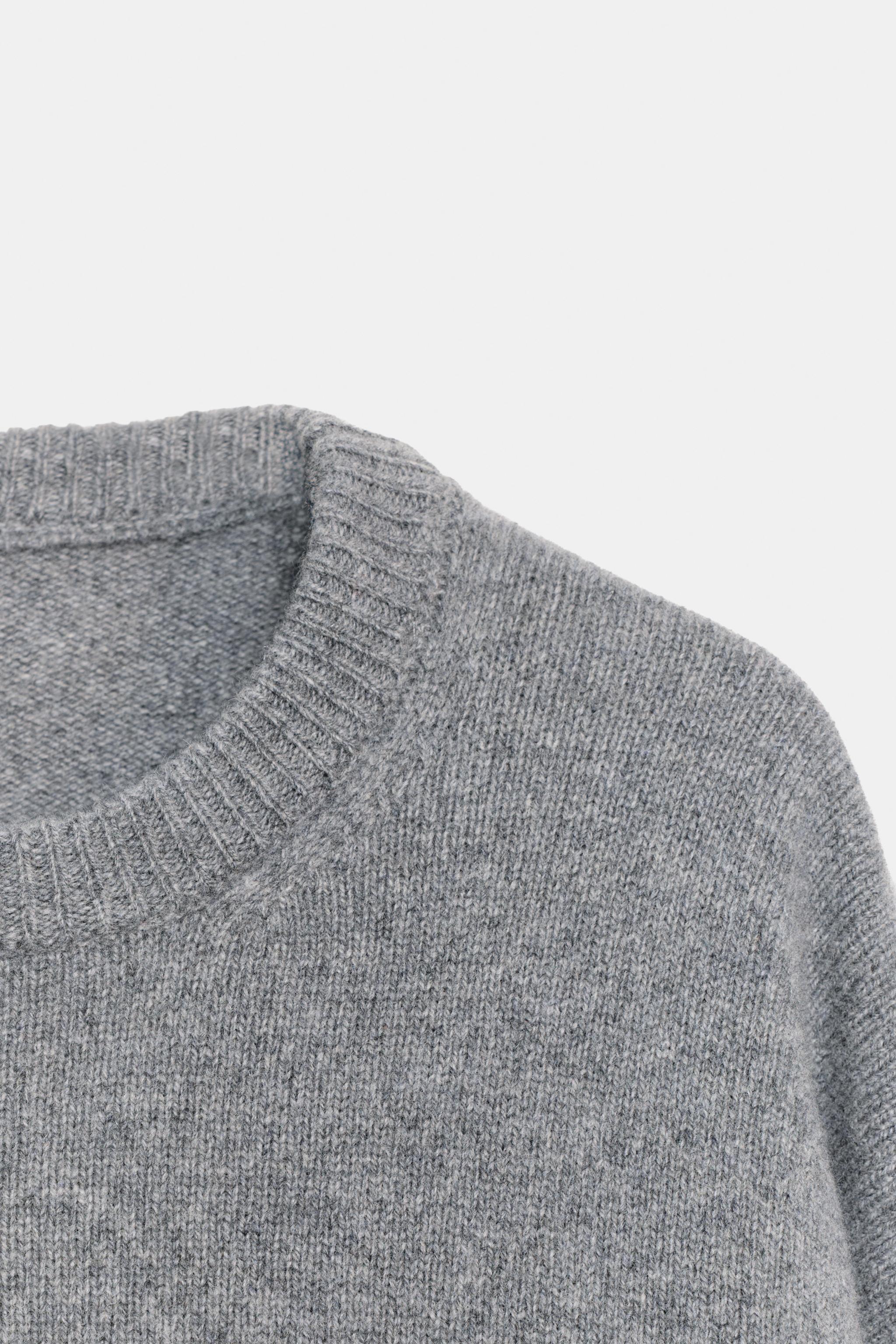 CASHMERE AND WOOL LONG SLEEVE SWEATER
